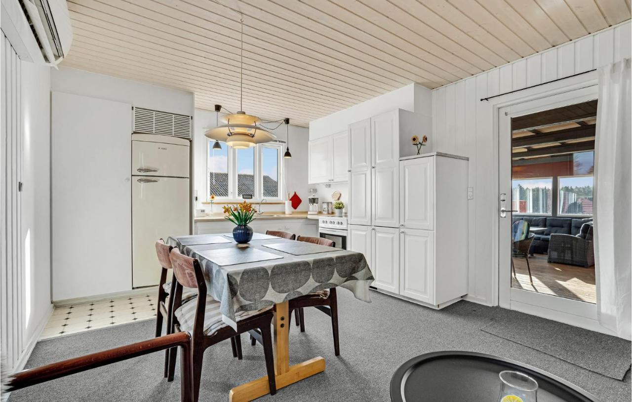 3 Bedroom Lovely Home In Give Uve Экстерьер фото